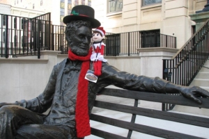 Elf On The Shelf next to Mclean County Museum President Lincoln statue